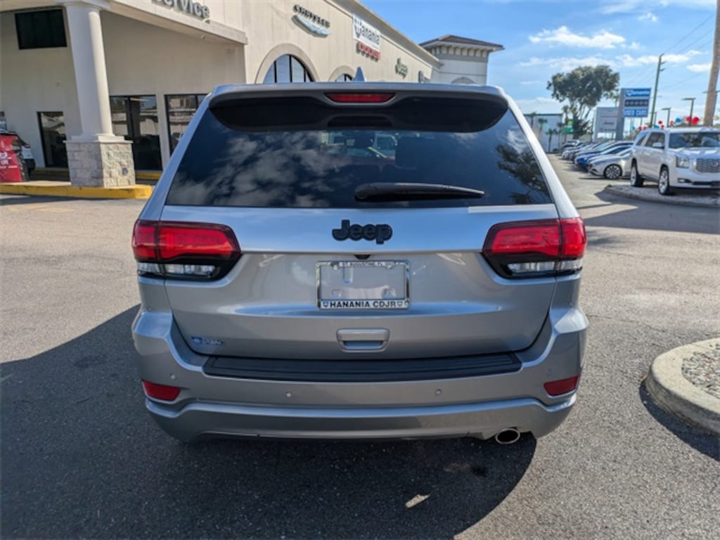 Used 2021 Jeep Grand Cherokee Laredo SUV