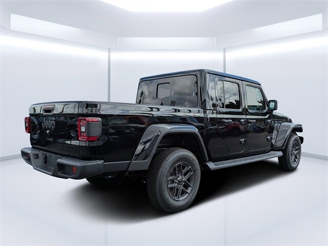 2025 Jeep Gladiator Sport S photo 3