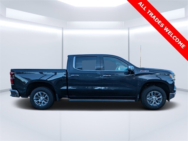 2022 Chevrolet Silverado 1500 LTZ photo 2