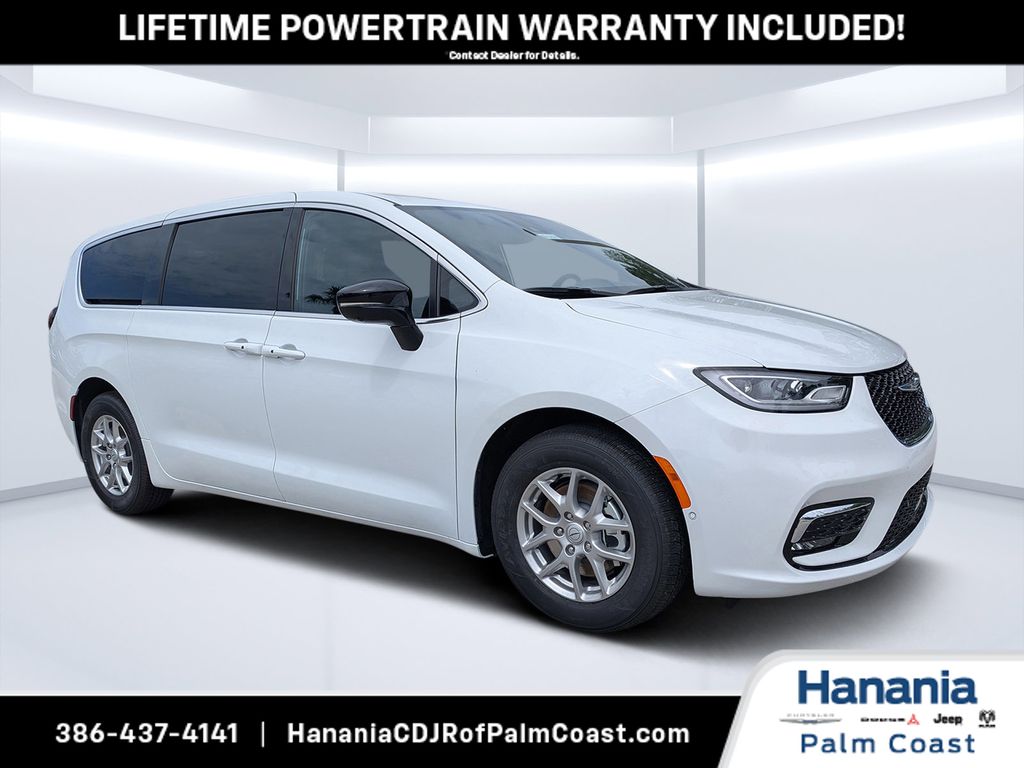 2026 Chrysler Pacifica Select's photo