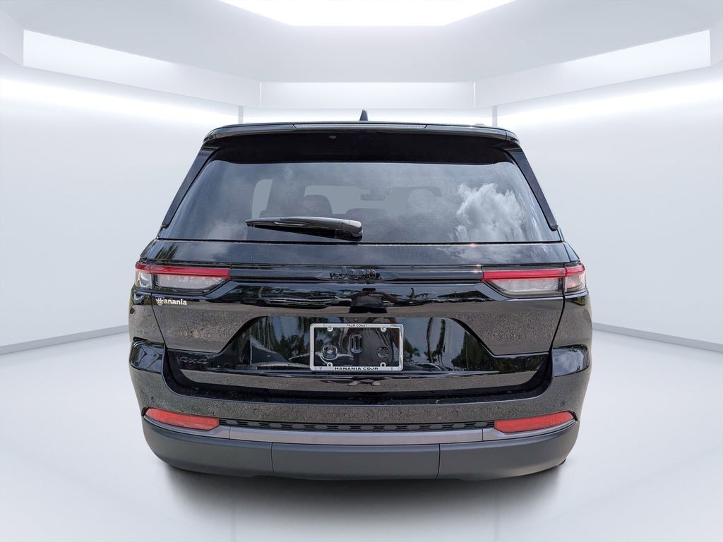 New 2026 Jeep Grand Cherokee Laredo Sport Utility