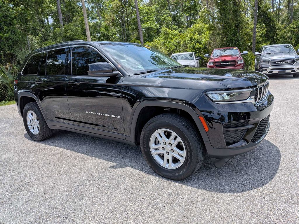 2023 Jeep Grand Cherokee Laredo 4x4's photo