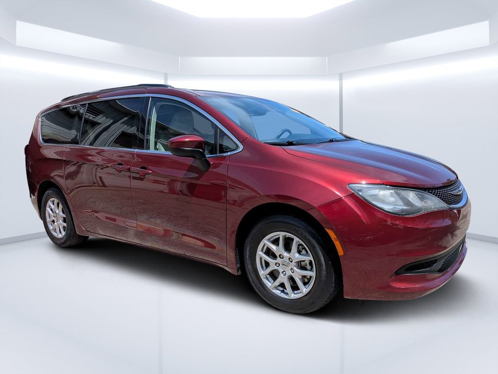 2021 Chrysler Voyager LXI's photo