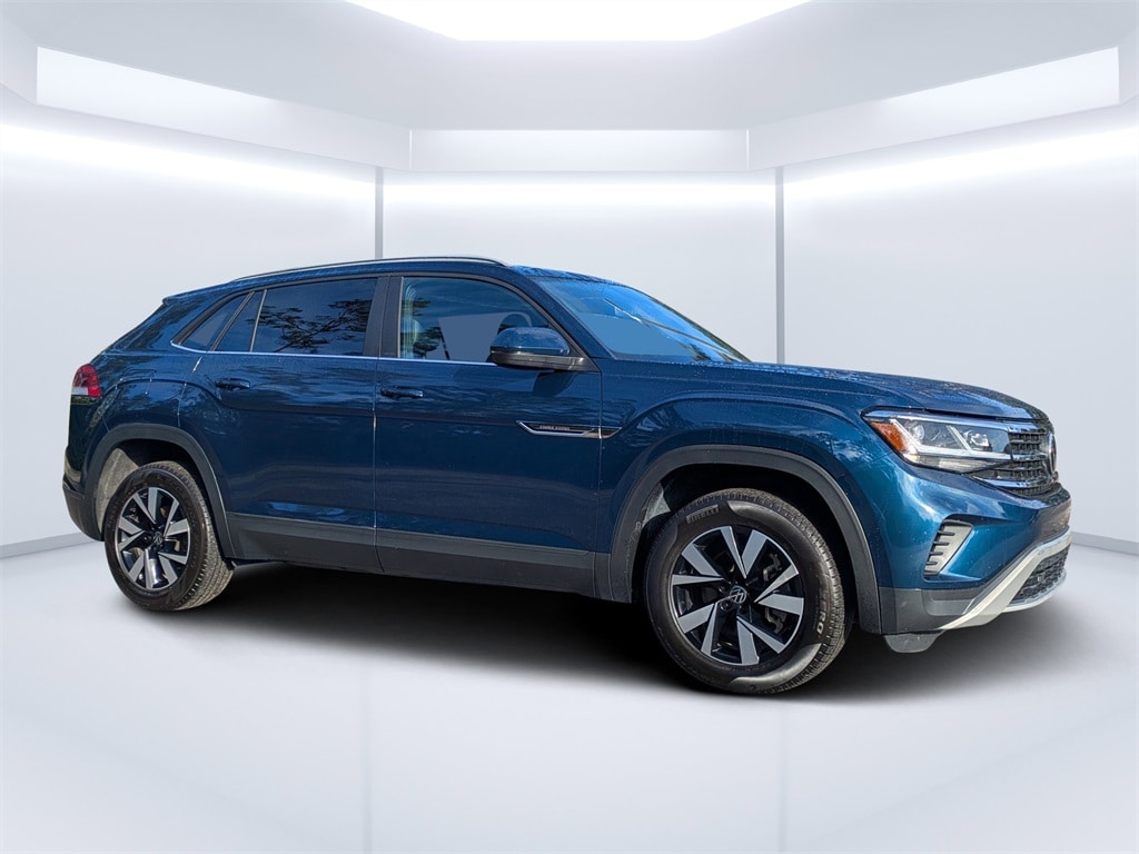 2022 Volkswagen Atlas Cross Sport SE's photo