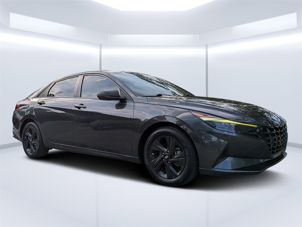 2022 Hyundai Elantra SEL's photo