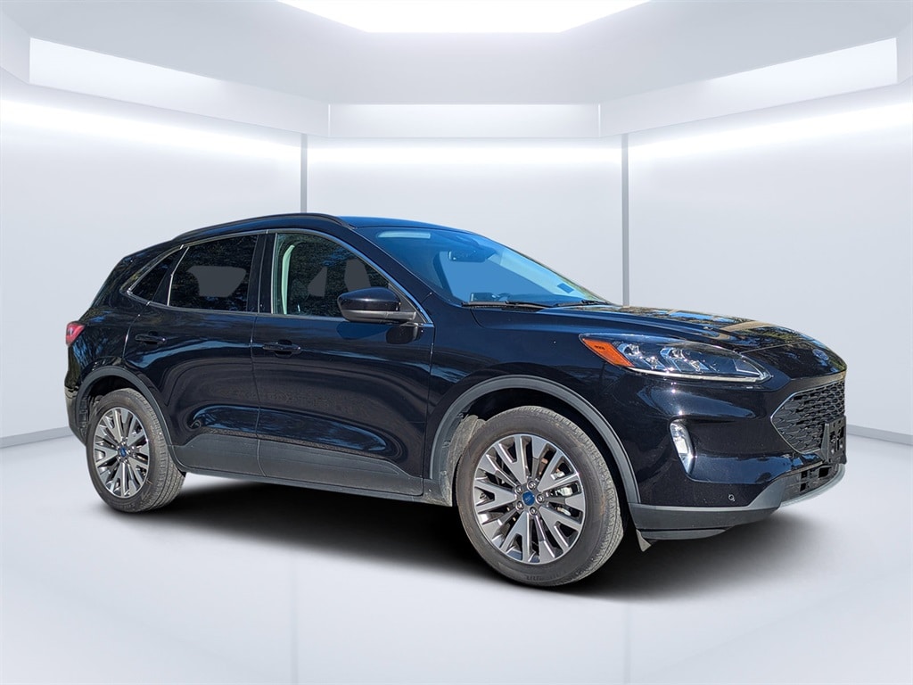 2022 Ford Escape Titanium's photo
