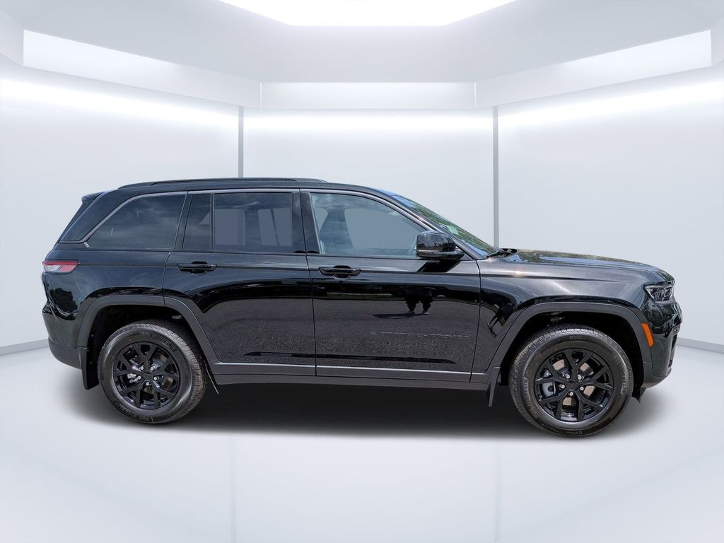 New 2026 Jeep Grand Cherokee Laredo Sport Utility