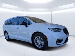 2026 Chrysler Pacifica Select Passenger Van