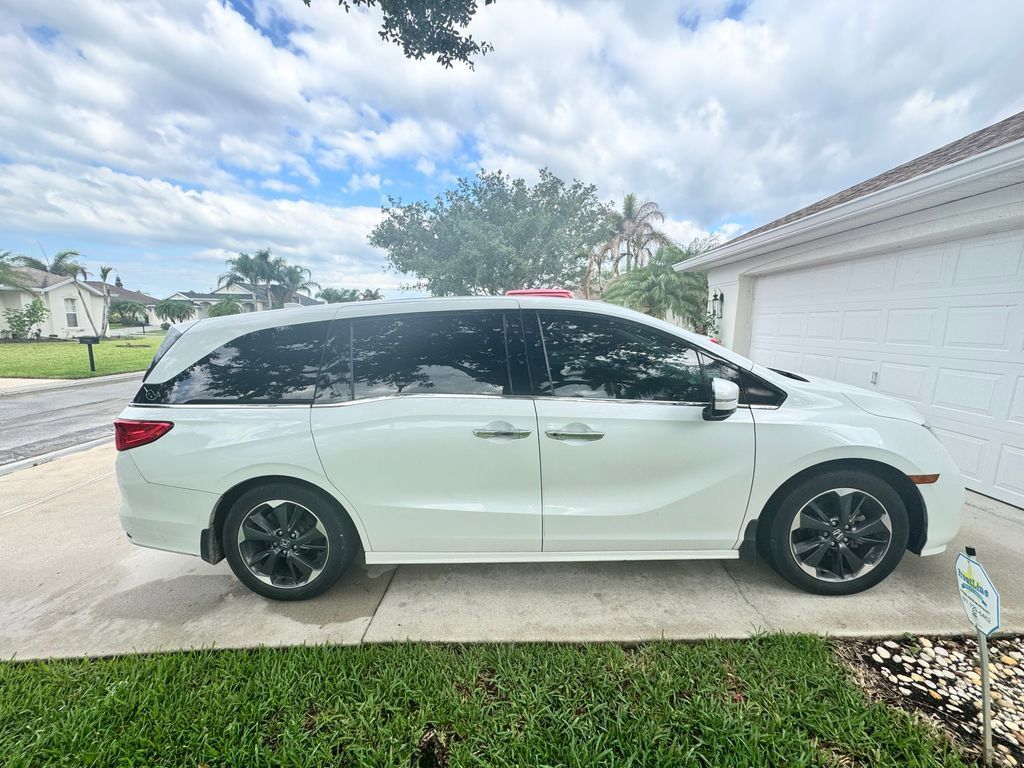 2022 Honda Odyssey Elite's photo