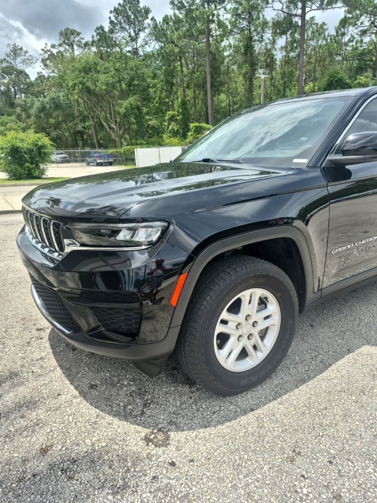 2023 Jeep Grand Cherokee Laredo 4x4's photo