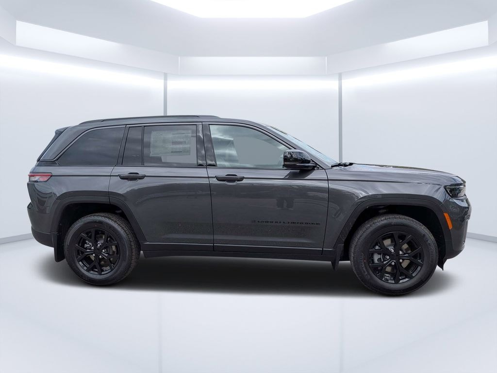 New 2026 Jeep Grand Cherokee Laredo Sport Utility