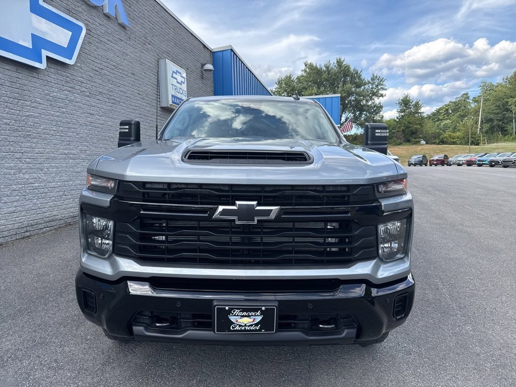 2025 Chevrolet Silverado 2500HD Custom photo 2