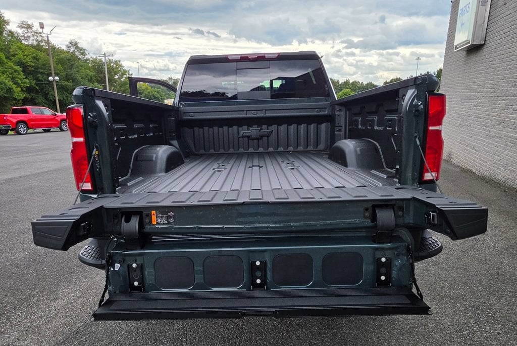 2026 Chevrolet Silverado 2500 HD ZR2 - Photo 12