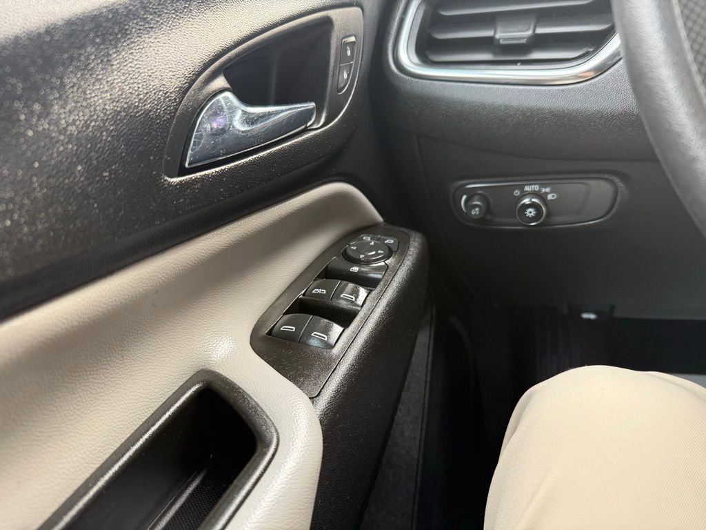 2022 Chevrolet Equinox LS - Photo 25