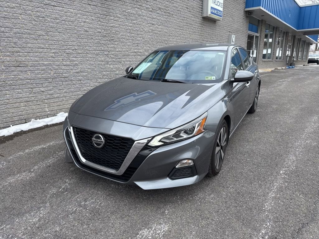 Used 2022 Nissan Altima SV with VIN 1N4BL4DV0NN360575 for sale in Hancock, MD