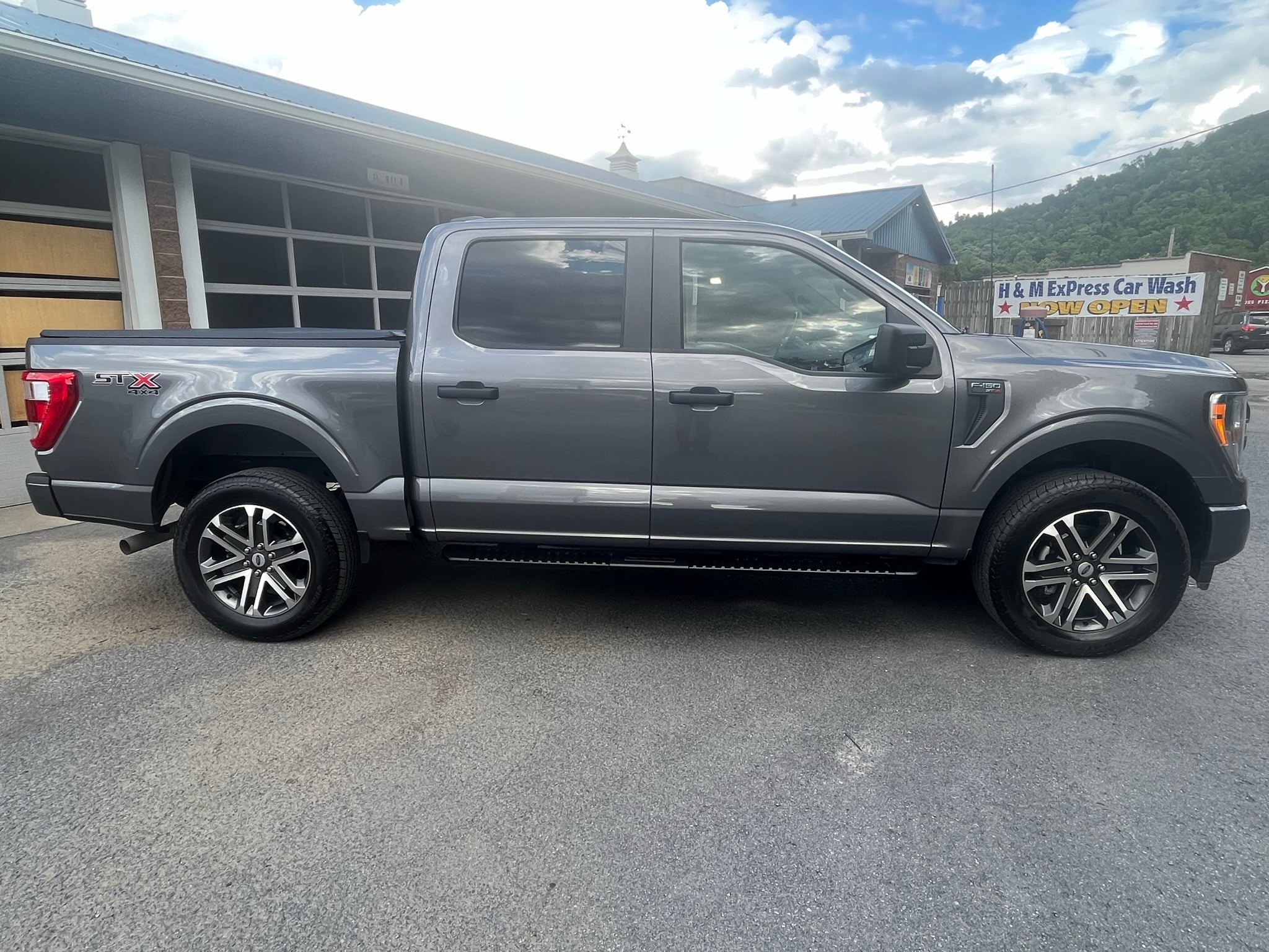 Used 2022 Ford F-150 XL with VIN 1FTEW1EP2NFA64416 for sale in Weston, WV