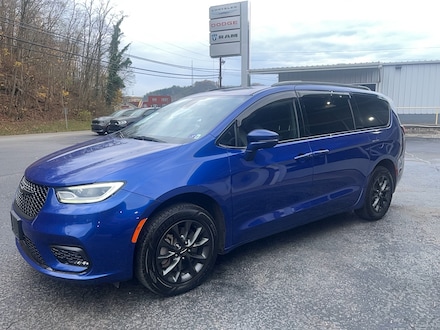 2021 Chrysler Pacifica Touring Van Passenger Van