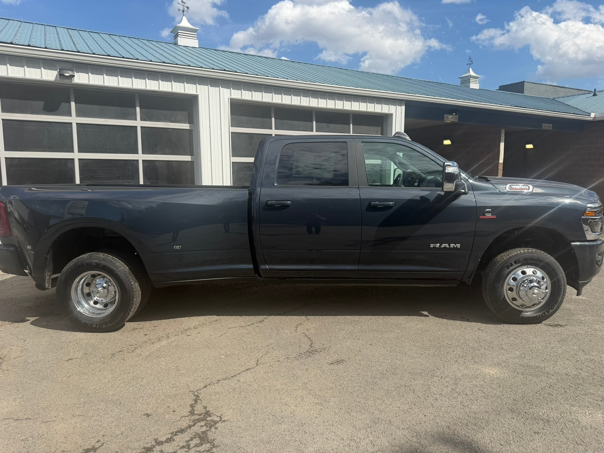 2026 RAM 3500 Laramie - Photo 6