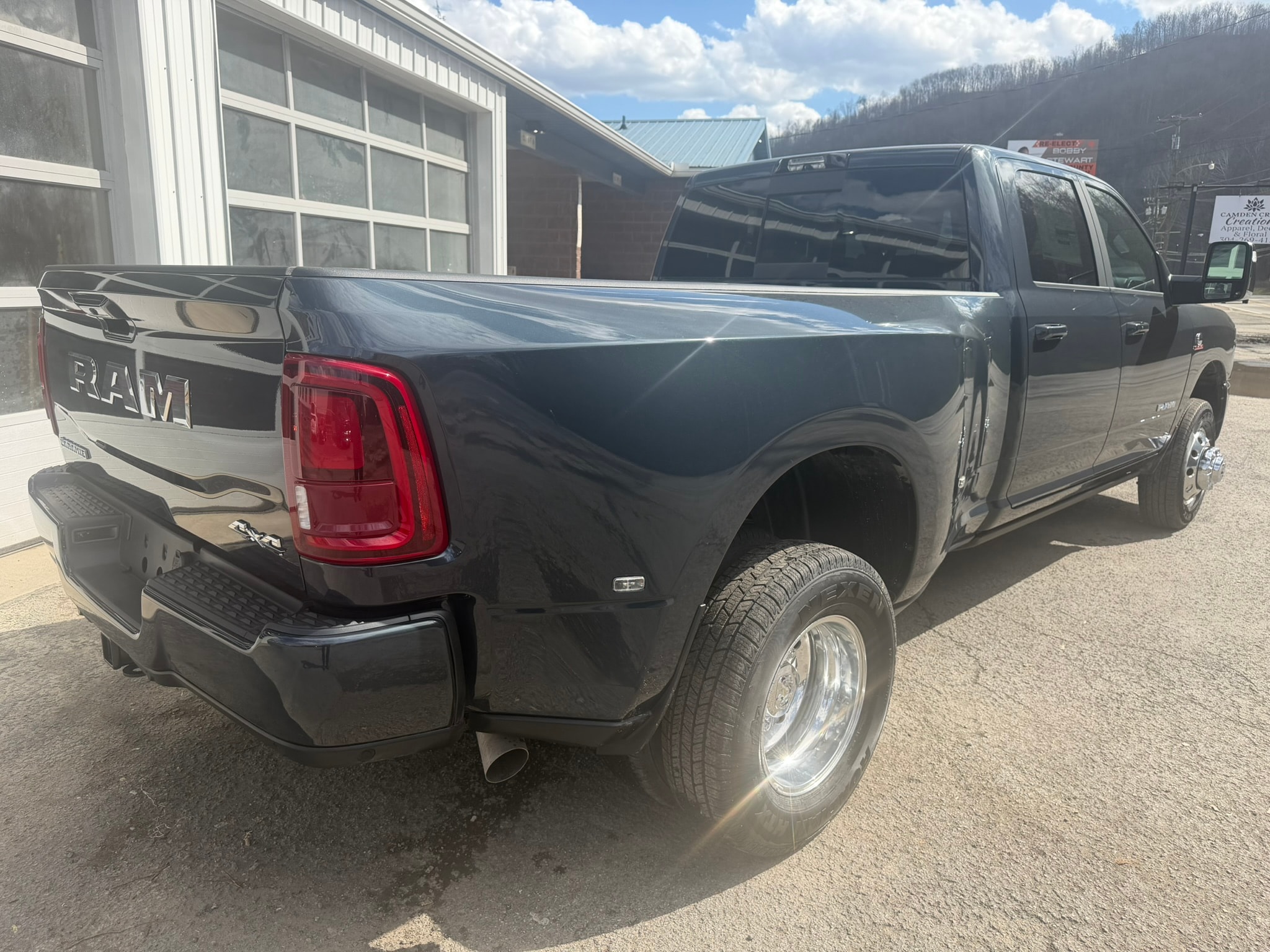 2026 RAM 3500 Laramie - Photo 7
