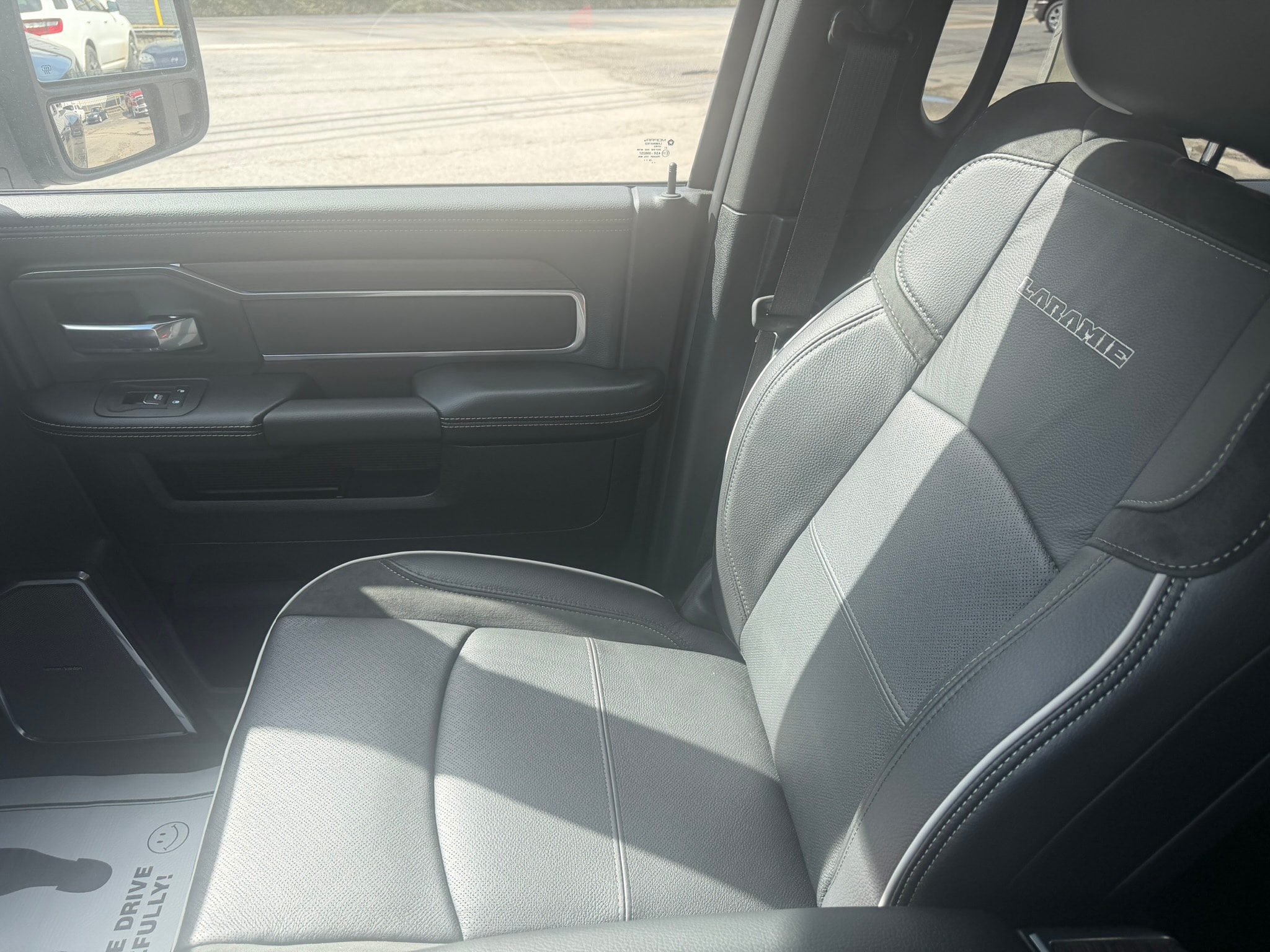 2026 RAM 3500 Laramie - Photo 13