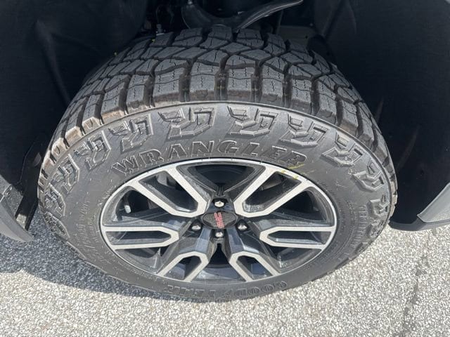 2026 GMC Sierra 1500 AT4 - Photo 9