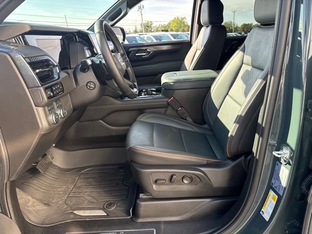 2025 GMC Yukon XL AT4 - Photo 14