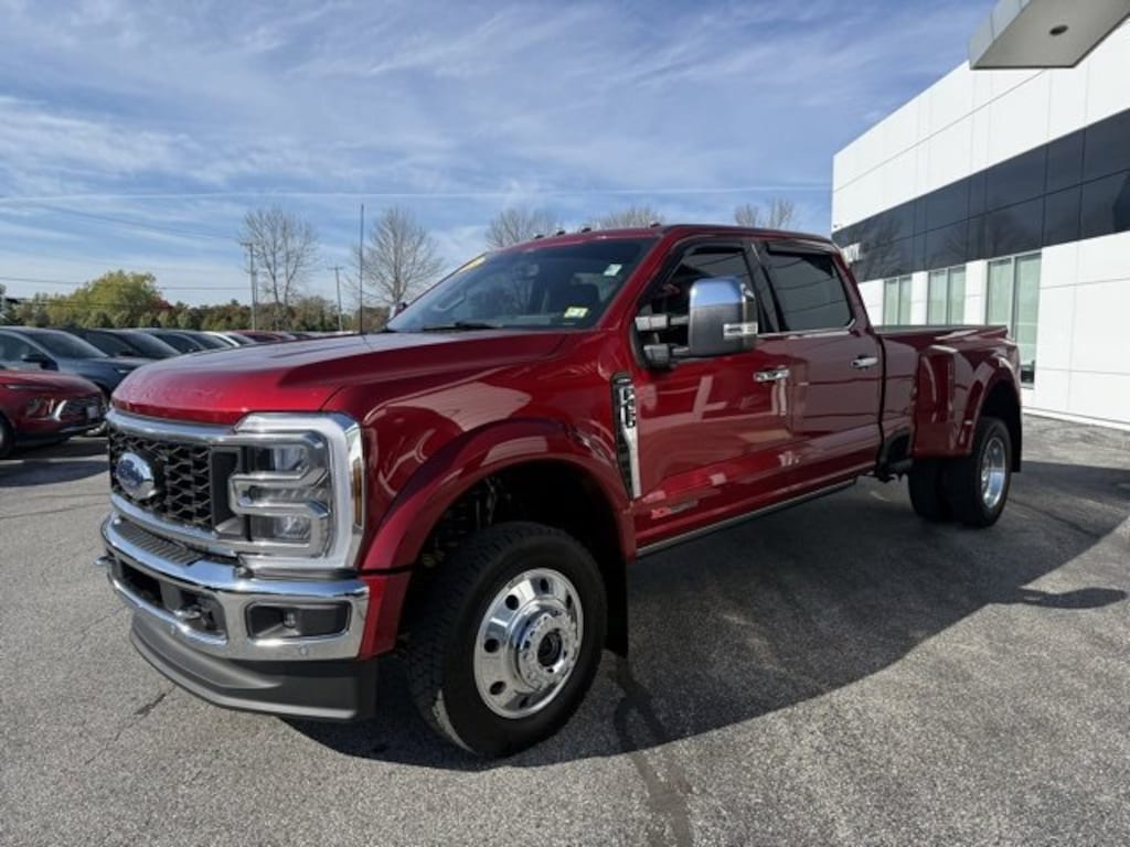 Used 2025 Ford Super Duty F-450 DRW Lariat Truck Crew Cab