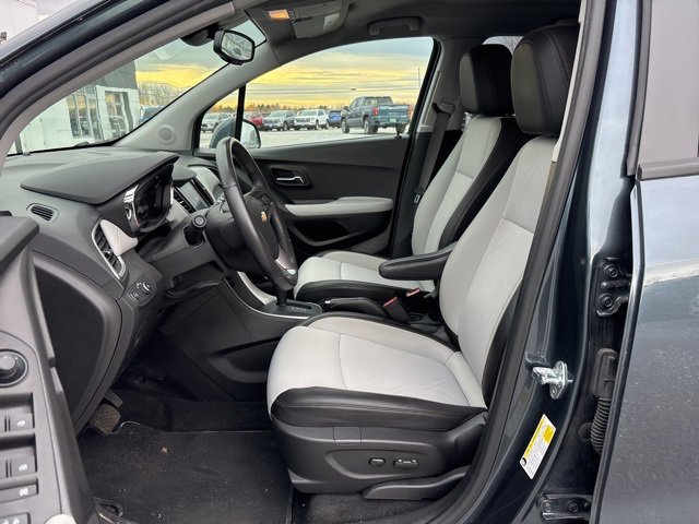 2022 Chevrolet Trax LT photo 3