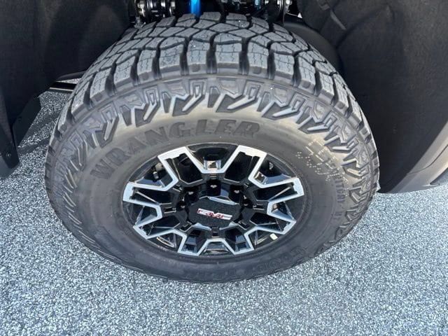 2026 GMC Sierra 2500HD AT4X - Photo 9