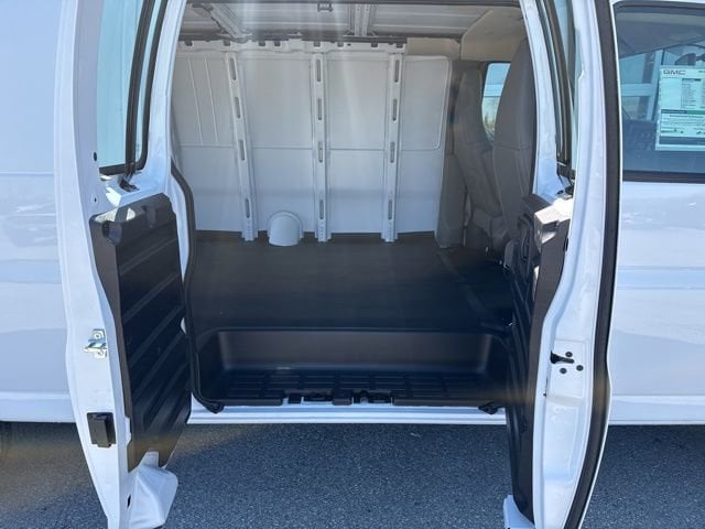 2026 GMC Savana Cargo Work Van - Photo 25