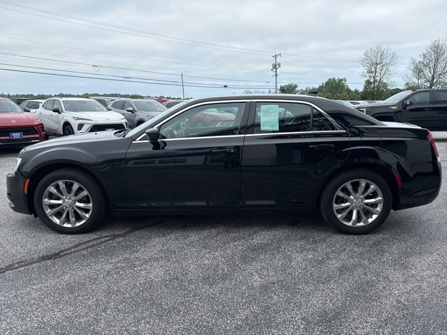 2015 Chrysler 300 Limited photo 3