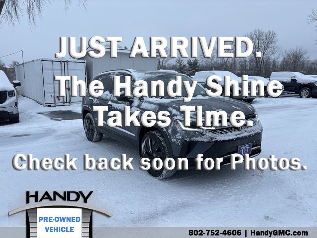 2024 Volkswagen Taos SE Black's photo