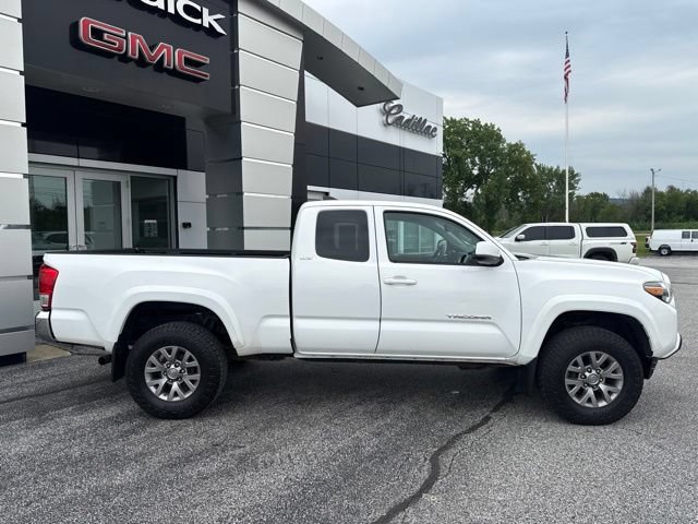 2017 Toyota Tacoma SR5 - Photo 8