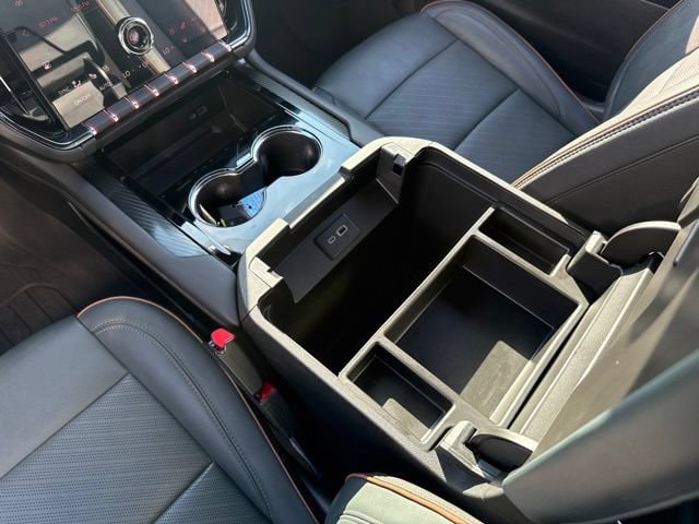 2025 GMC Yukon XL AT4 - Photo 24
