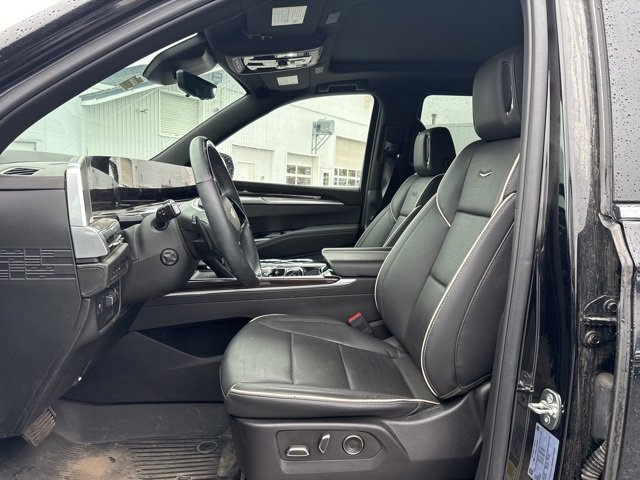 2025 Cadillac Escalade Premium Luxury photo 3