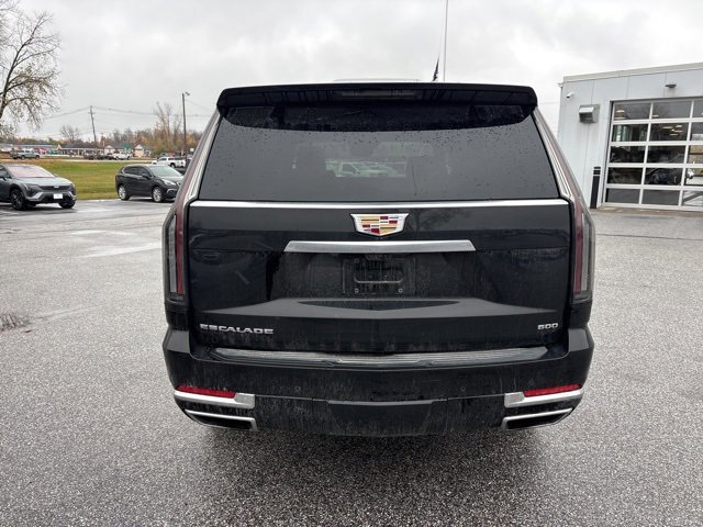 2025 Cadillac Escalade Premium Luxury photo 2