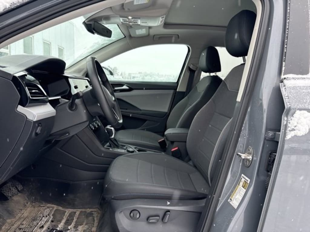 Used 2024 Volkswagen Taos SE Black SUV