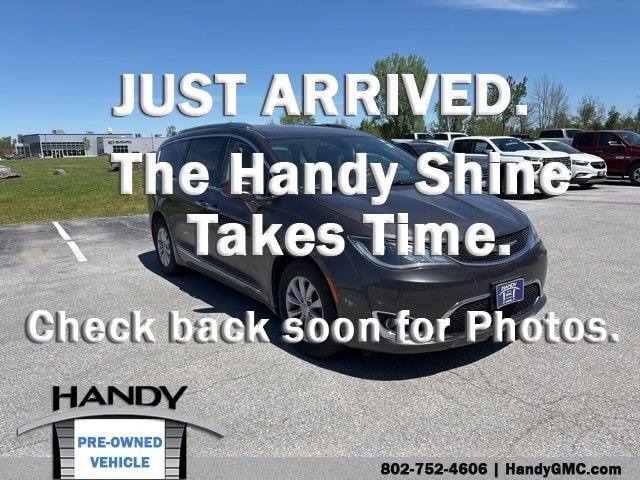 2019 Chrysler Pacifica Touring L's photo