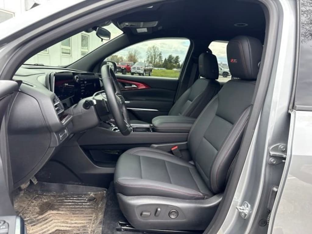 Used 2025 Chevrolet Traverse Z71 SUV