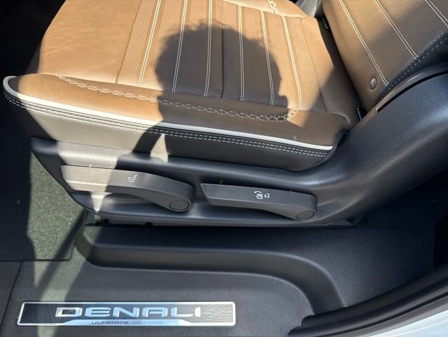 2026 GMC Yukon XL Denali Ultimate - Photo 17