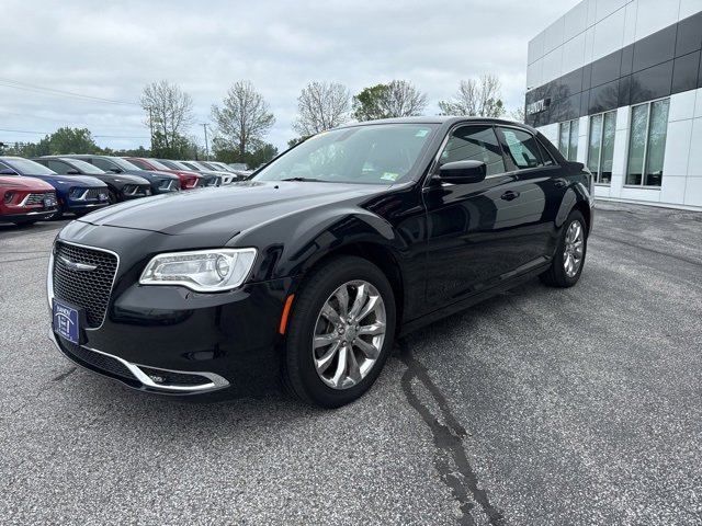 2015 Chrysler 300 Limited photo 2