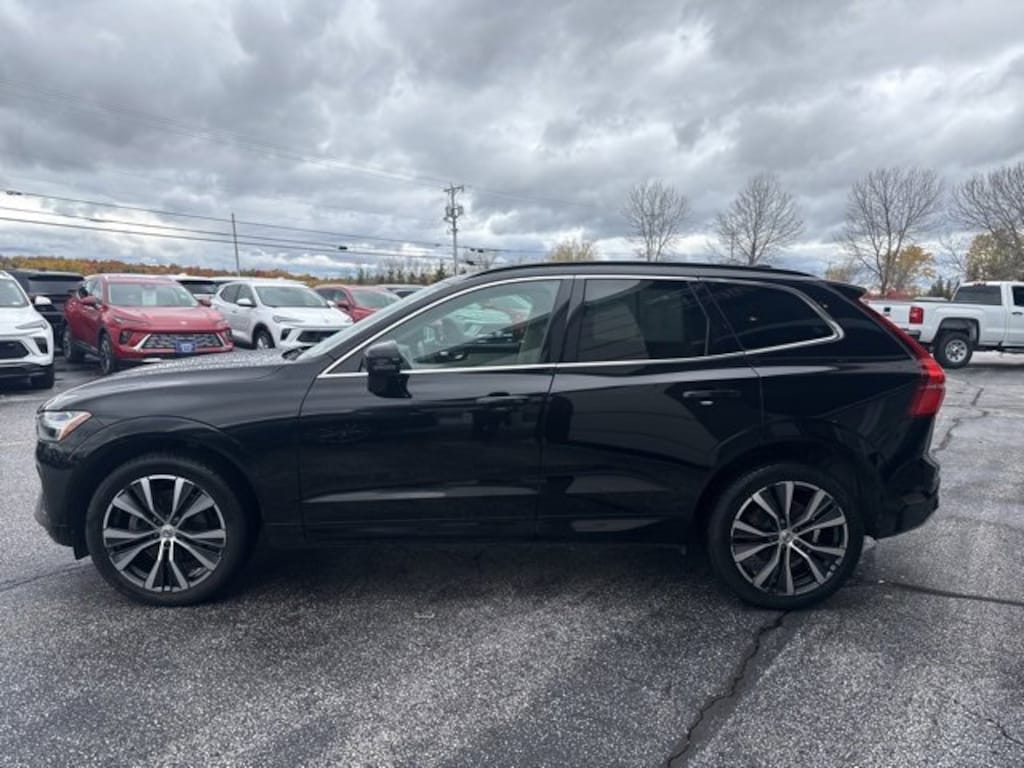 Used 2022 Volvo XC60 Momentum SUV