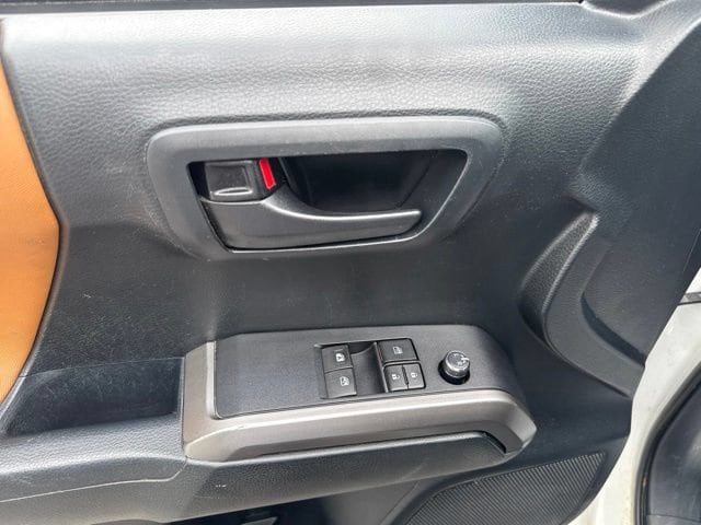 2017 Toyota Tacoma SR5 - Photo 17