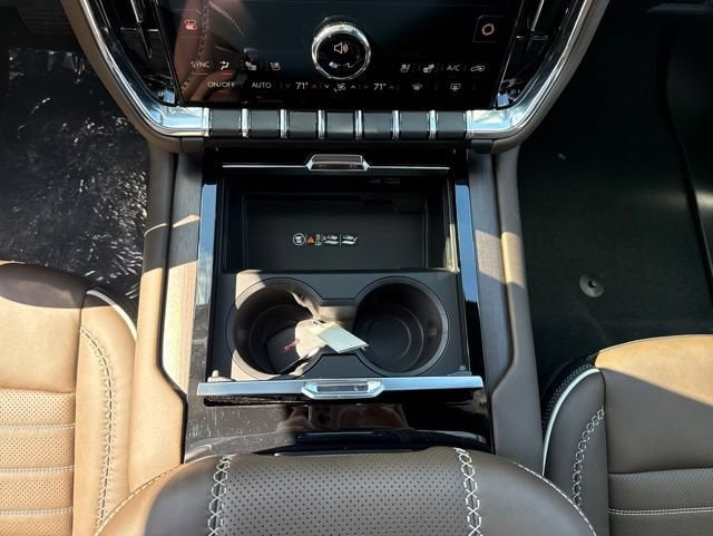 2026 GMC Yukon XL Denali Ultimate - Photo 10
