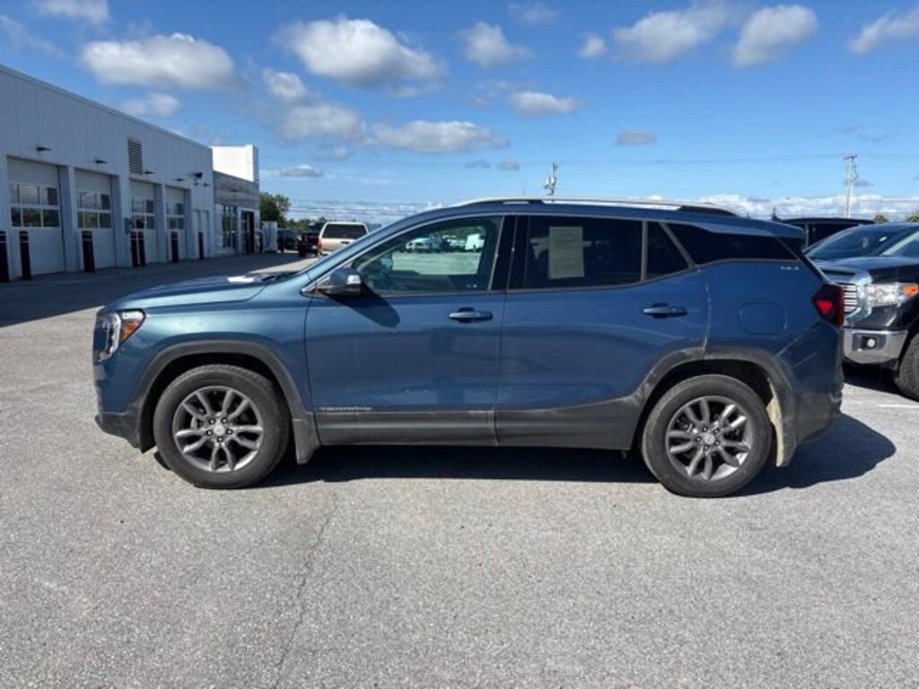 Used 2024 GMC Terrain SLT SUV