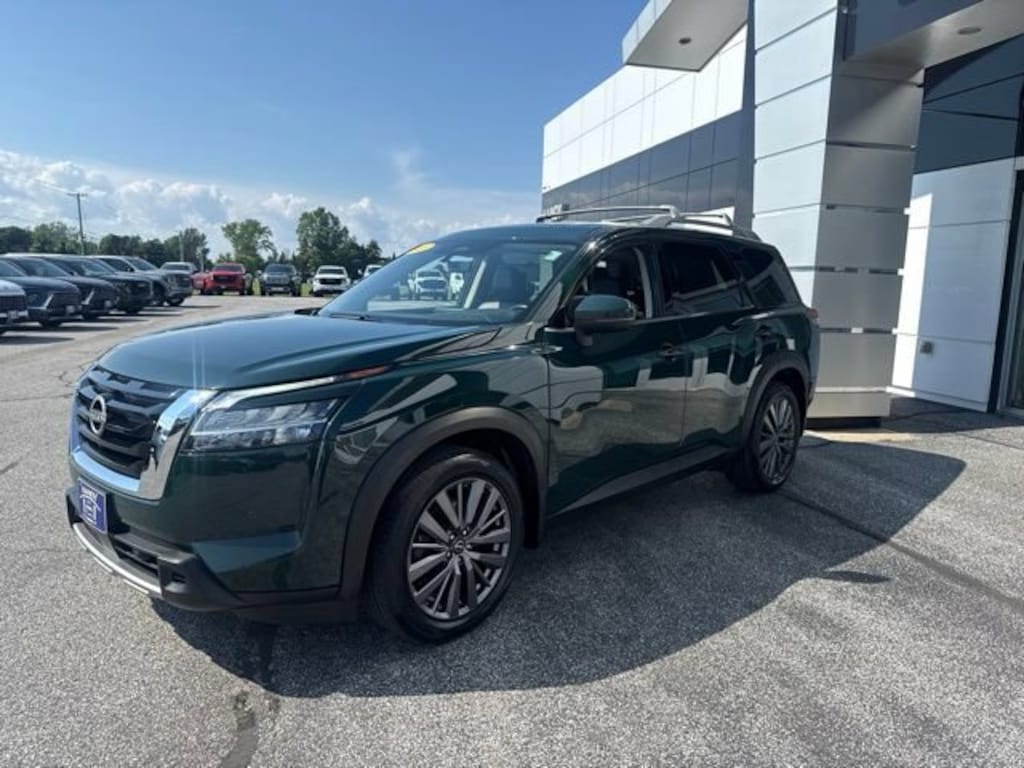 Used 2023 Nissan Pathfinder SL 4WD SUV