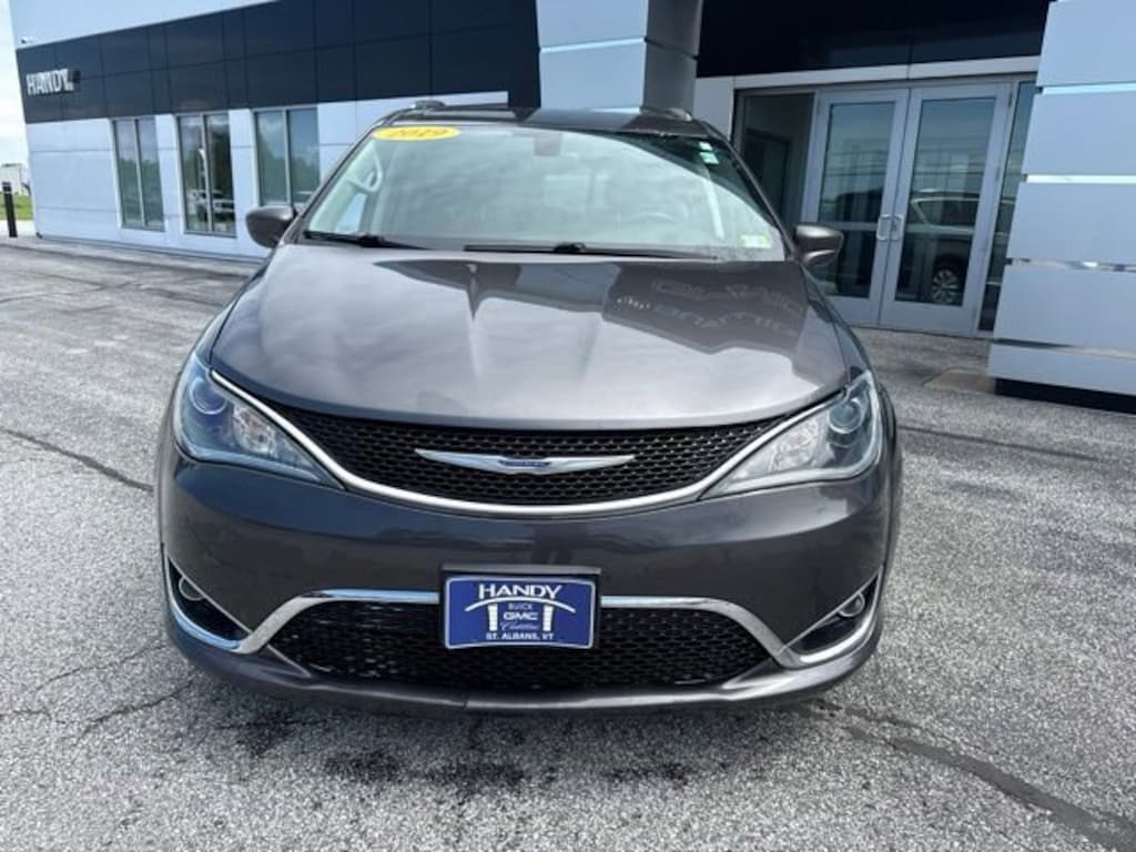 Used 2019 Chrysler Pacifica Touring L Minivan