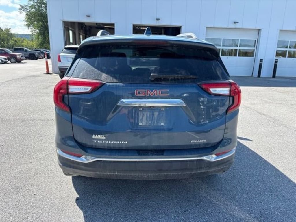 Used 2024 GMC Terrain SLT SUV
