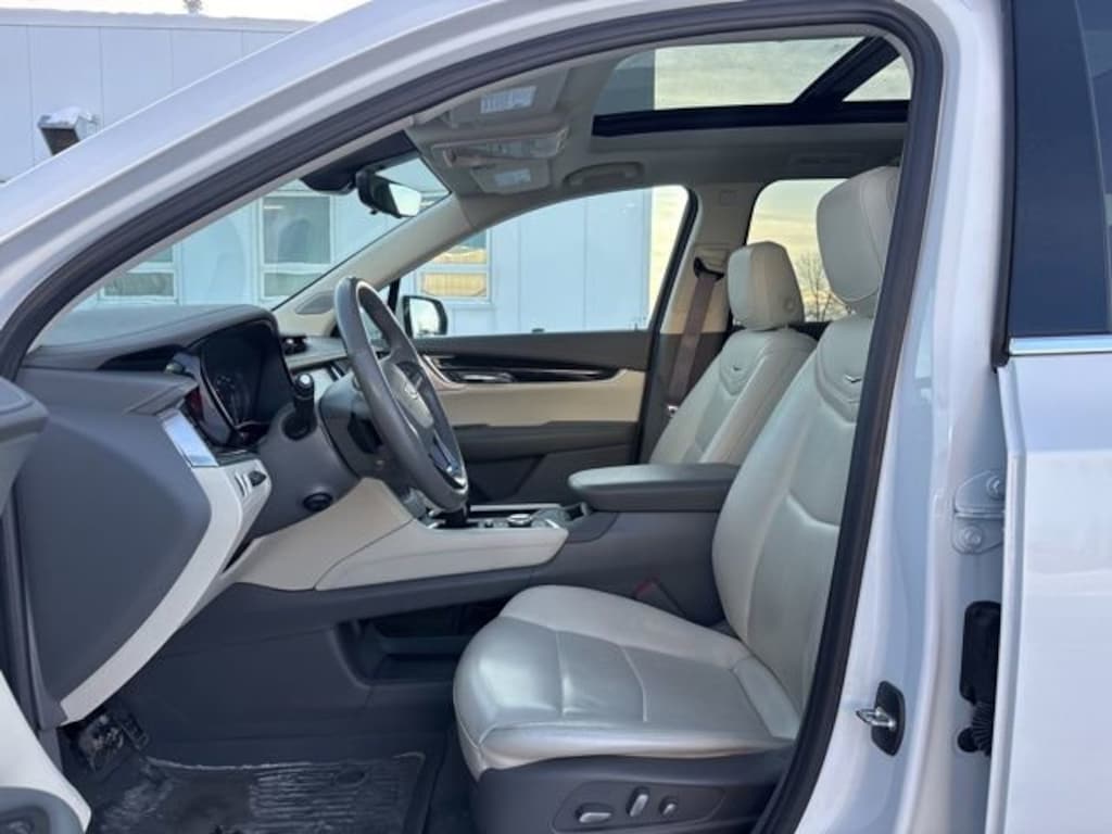 Used 2024 CADILLAC XT6 Premium Luxury SUV