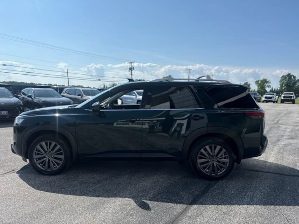 Used 2023 Nissan Pathfinder SL 4WD SUV